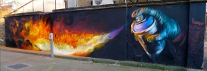 Irony incendia Londres. El artista urbano Irony se supera a si mismo.